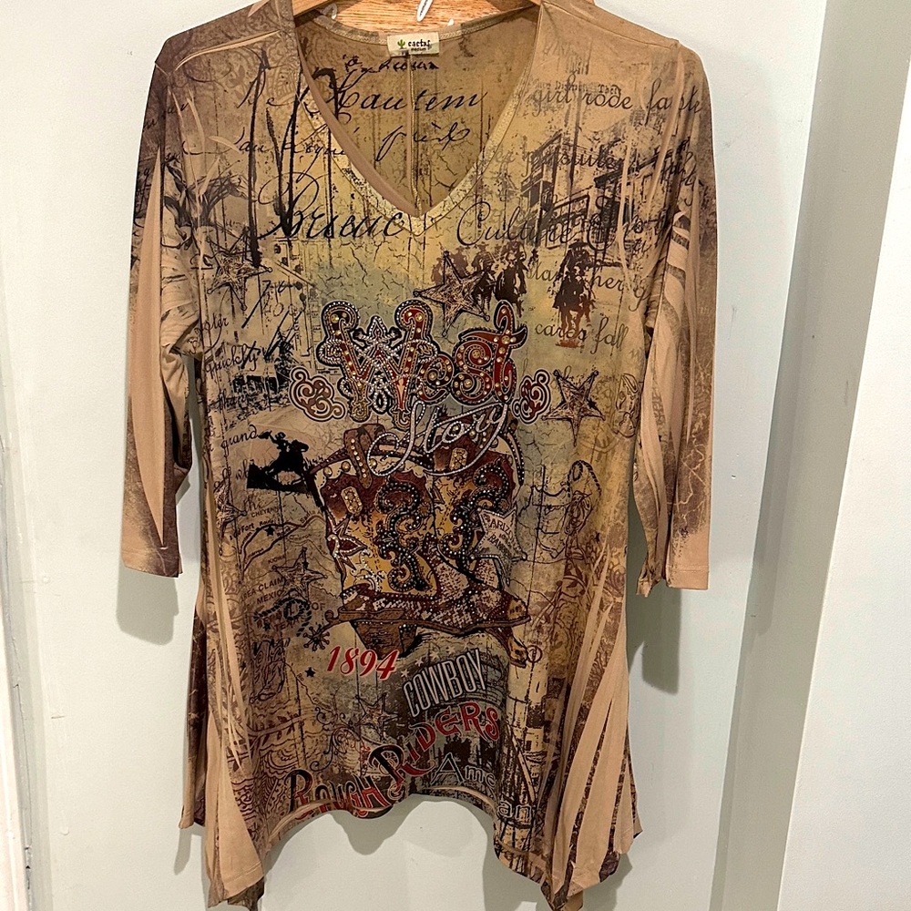 Cactus Beige Graphic V-Neck Top